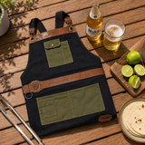 Mandil Parrillero Artesanal de Gabardina MenCity flat lay con cerveza Modelo tortillas y limones sobre mesa de madera