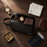 Necessaire Piel Negro personalizado con iniciales R.M. grabadas - flat lay gentleman MenCity