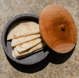 Tortillero Ketsali - con piedra volcánica y tapa de madera